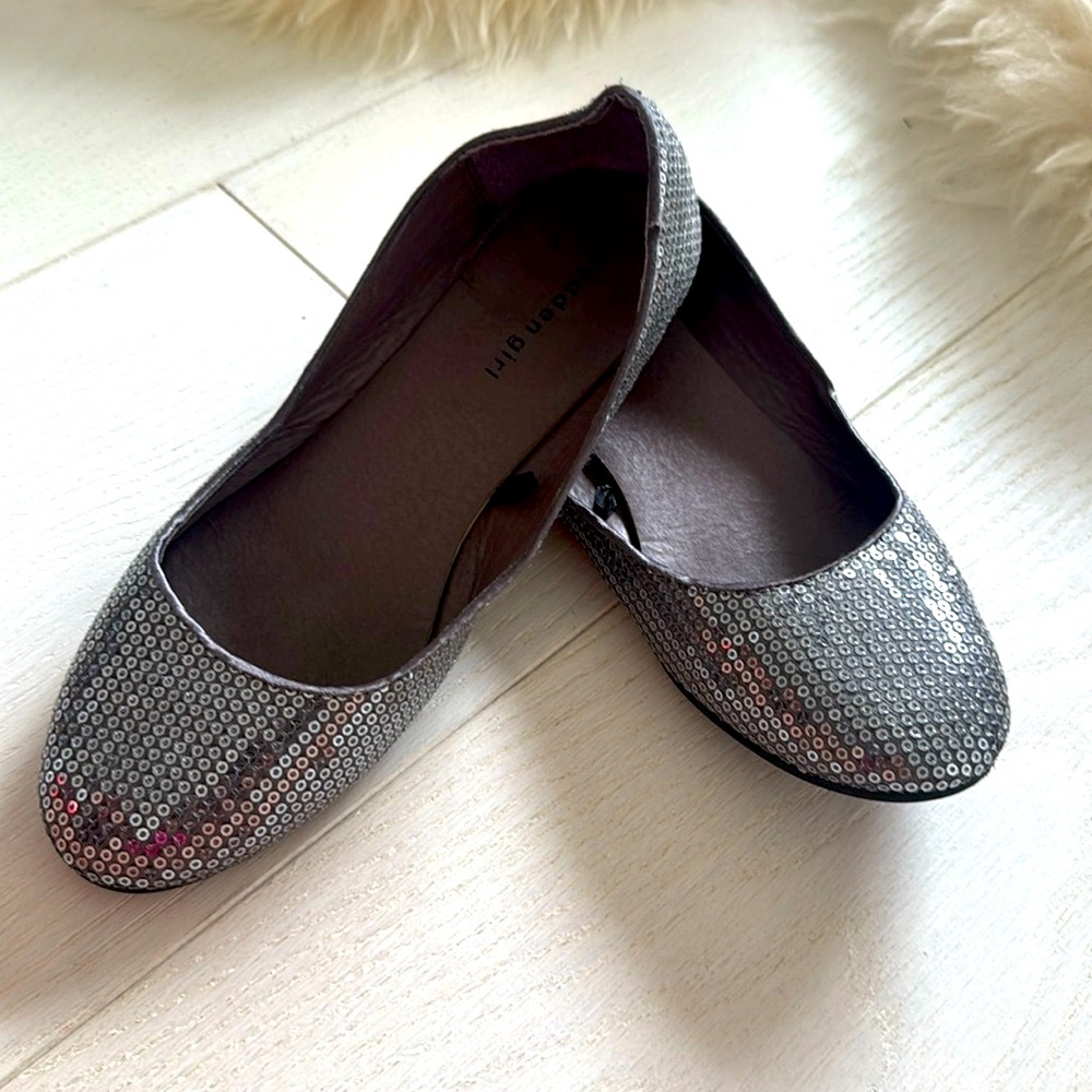 Madden Girl Metallic Silver Slingback Flats – Size 7.5